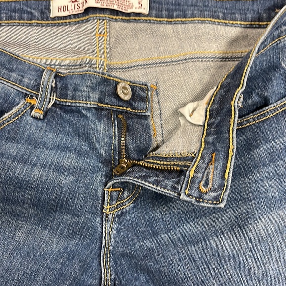 Hollister Cuffed Cut Off Distressed Denim Jean Shorts Size 5 - Picture 7 of 9